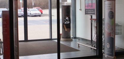 Metallbau Bautzen, Stahlkonstruktion für Industriehalle – Fachgerechter Stahlbau aus Kubschütz, Moderne Stahltreppe mit Glasgeländer gefertigt von Freund Metallbau in Bautzen, Verzinktes Außengeländer für Balkon – Metallbau Projekt in Sachsen,